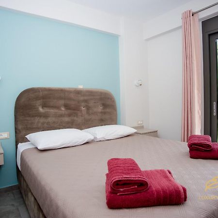 Emily'S Luxury Apartments อาร์กอสโตลี ภายนอก รูปภาพ