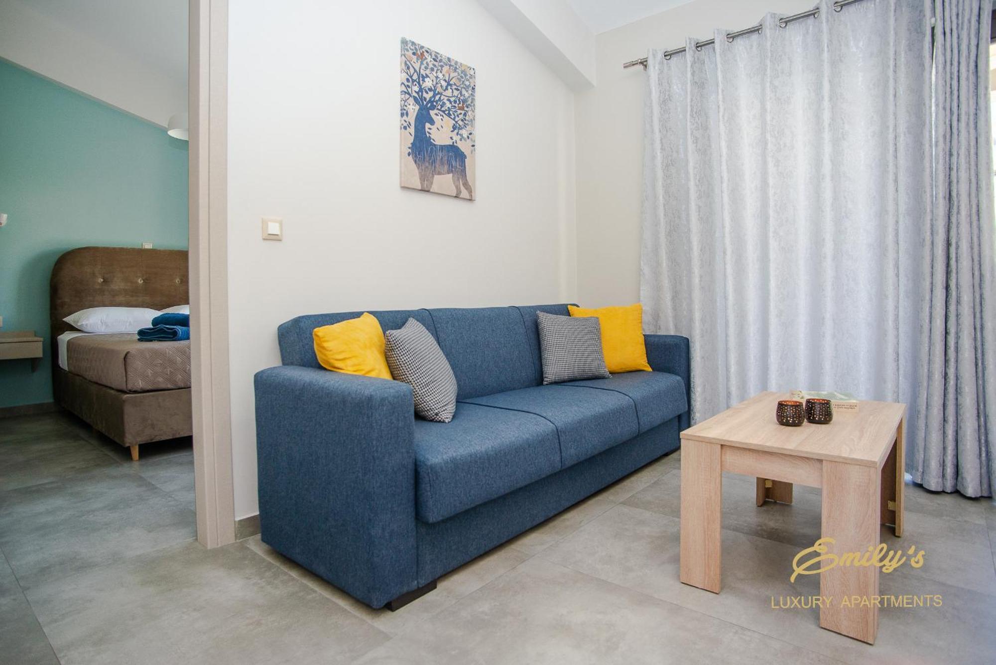Emily'S Luxury Apartments อาร์กอสโตลี ภายนอก รูปภาพ