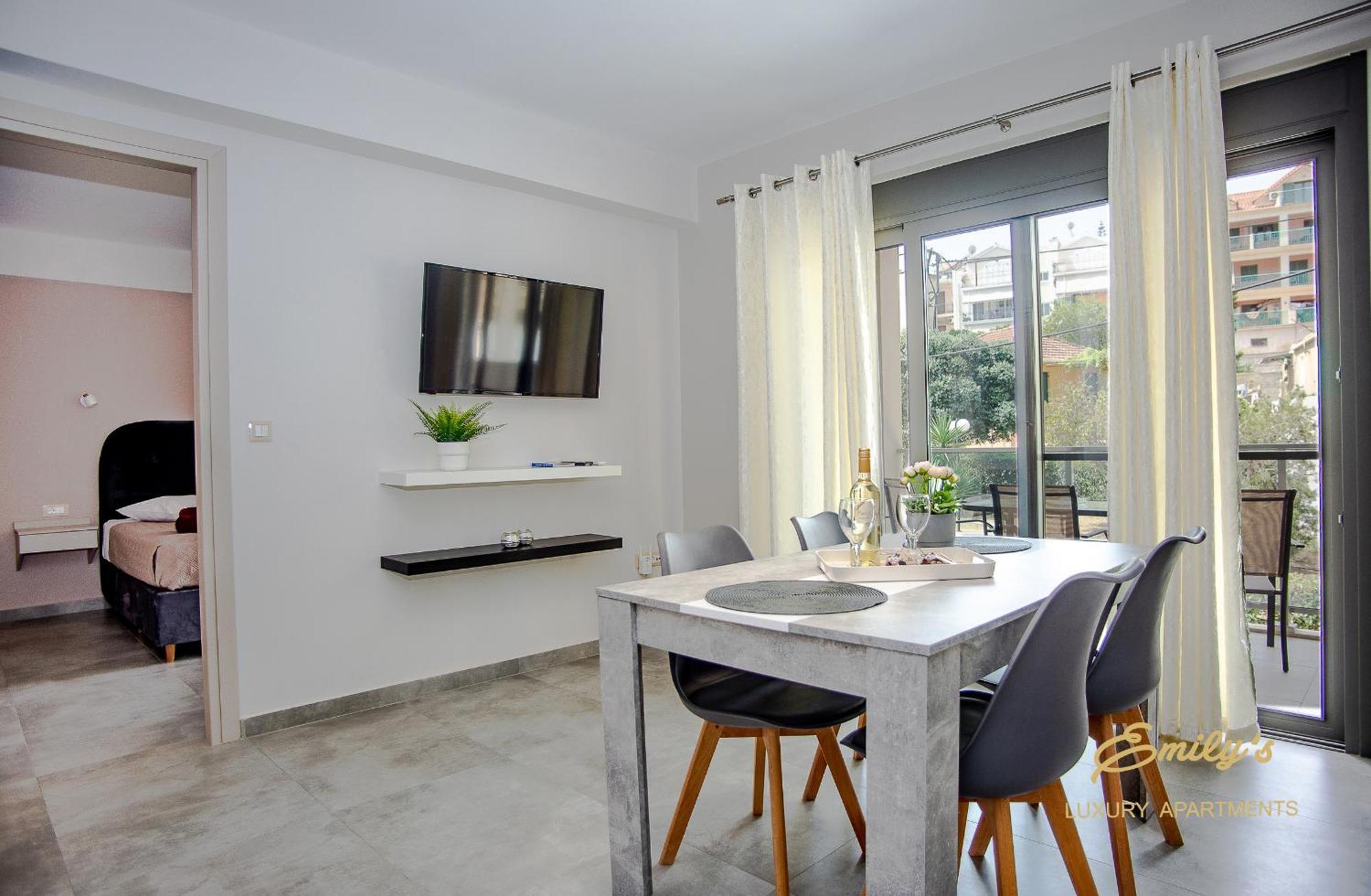 Emily'S Luxury Apartments อาร์กอสโตลี ภายนอก รูปภาพ
