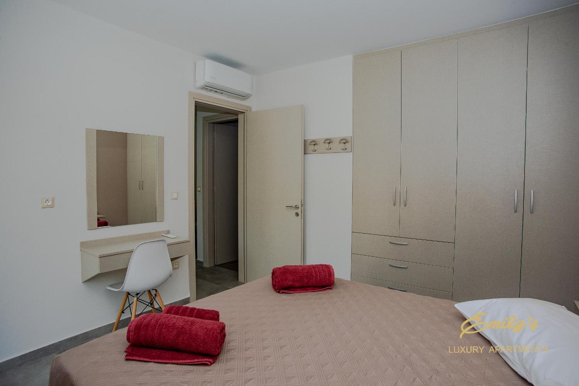 Emily'S Luxury Apartments อาร์กอสโตลี ภายนอก รูปภาพ