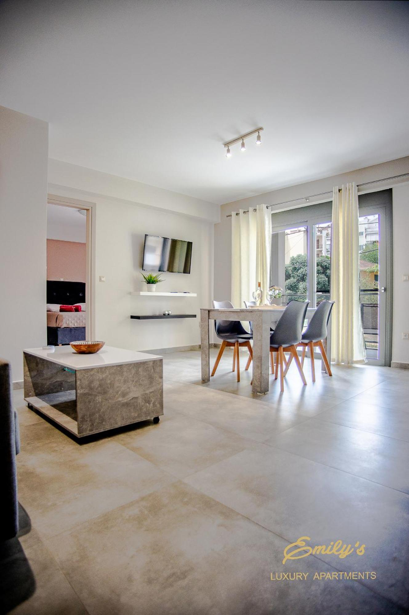 Emily'S Luxury Apartments อาร์กอสโตลี ภายนอก รูปภาพ