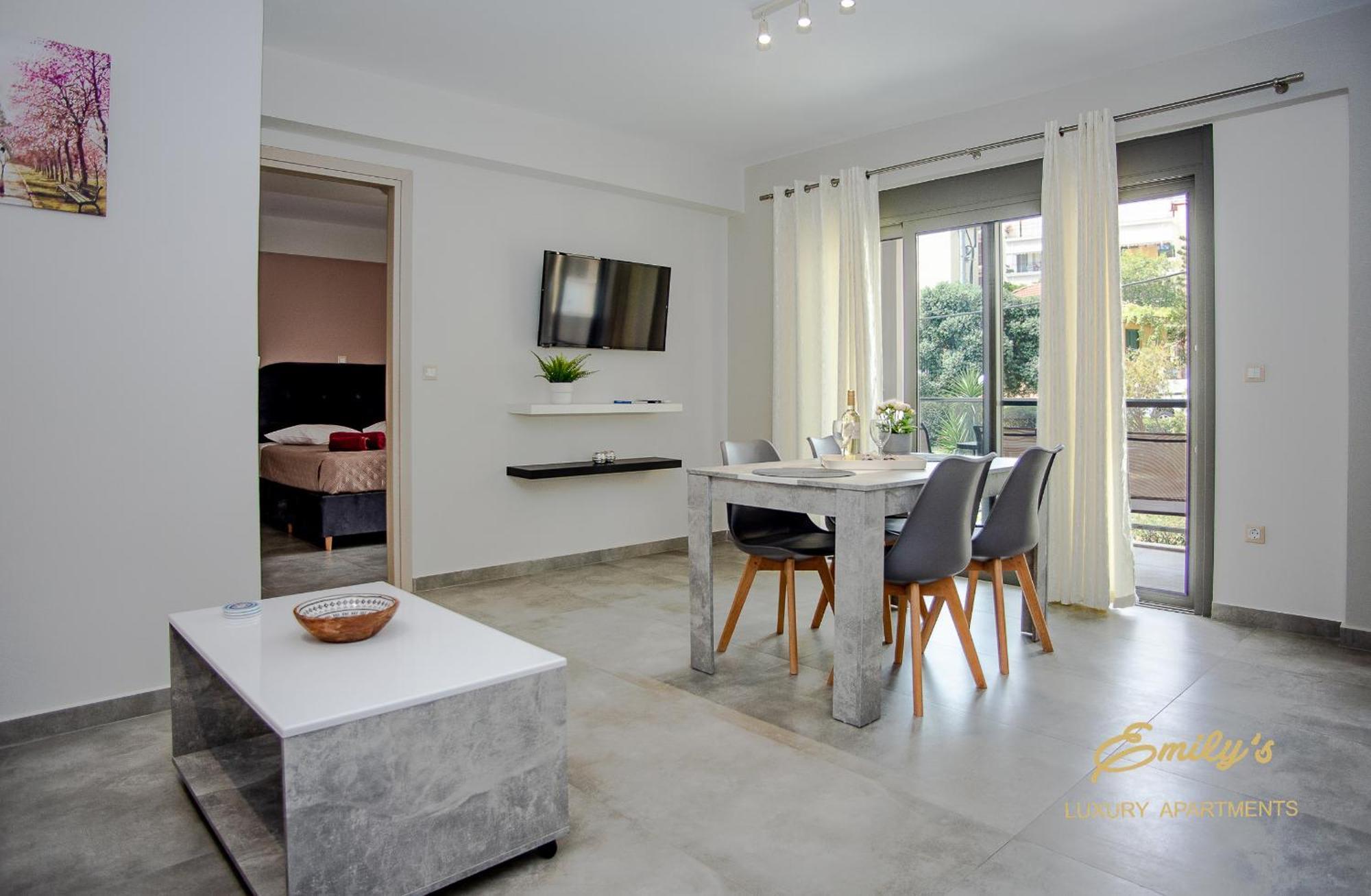 Emily'S Luxury Apartments อาร์กอสโตลี ภายนอก รูปภาพ