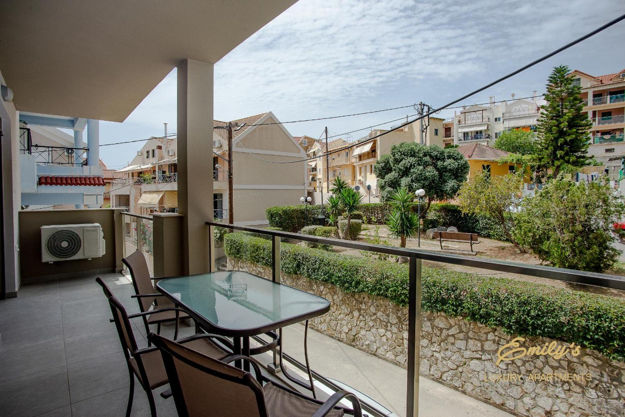 Emily'S Luxury Apartments อาร์กอสโตลี ภายนอก รูปภาพ
