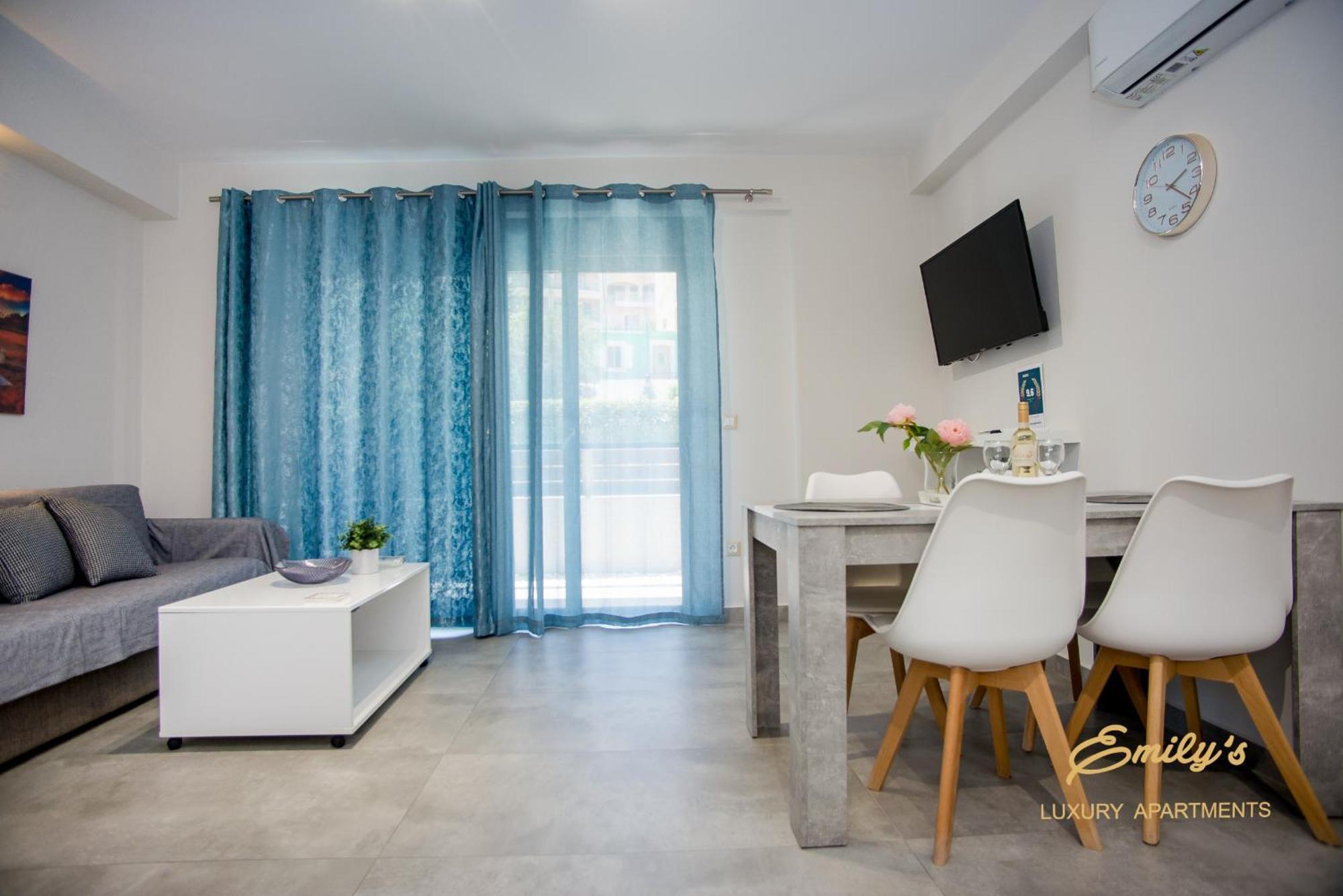 Emily'S Luxury Apartments อาร์กอสโตลี ภายนอก รูปภาพ