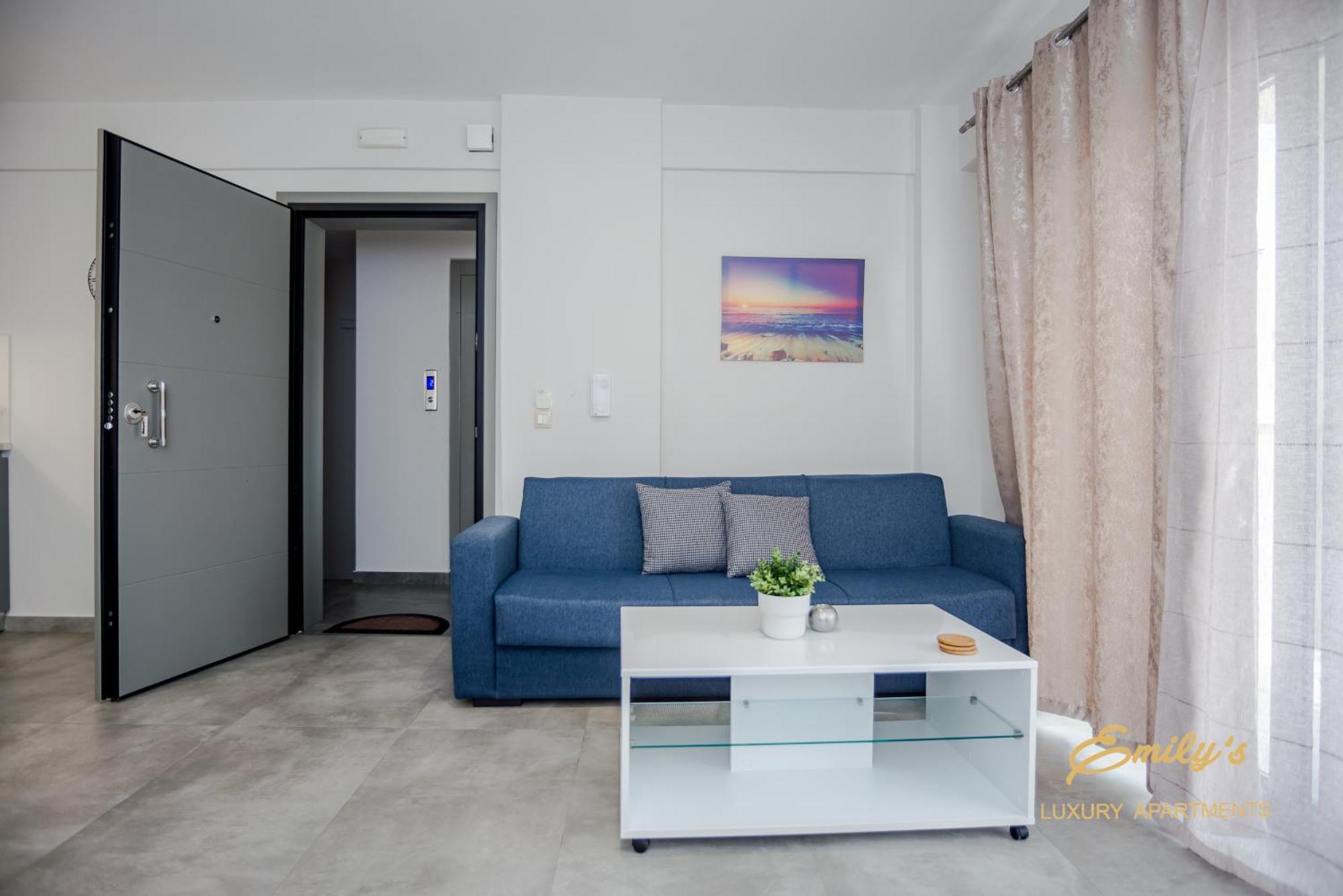 Emily'S Luxury Apartments อาร์กอสโตลี ภายนอก รูปภาพ
