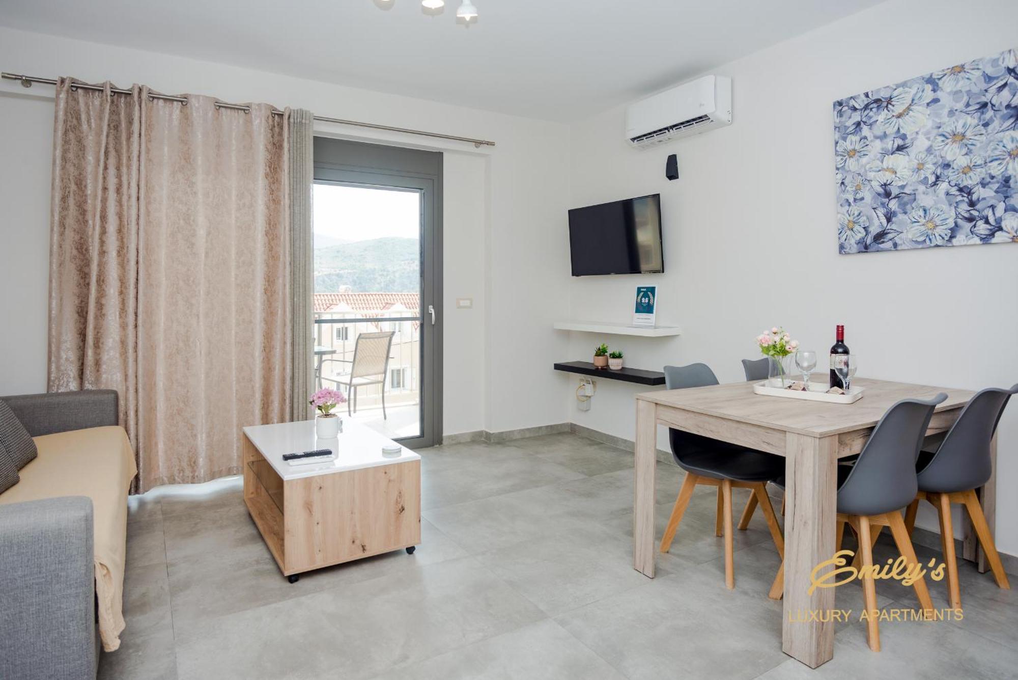 Emily'S Luxury Apartments อาร์กอสโตลี ภายนอก รูปภาพ