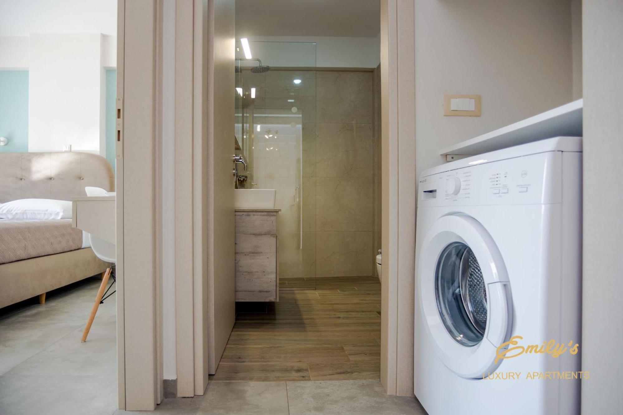 Emily'S Luxury Apartments อาร์กอสโตลี ภายนอก รูปภาพ